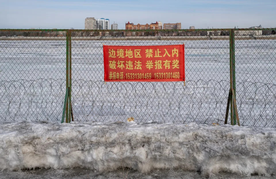 A view of Russia, from China. <a href="https://www.gettyimages.com/detail/news-photo/the-china-russia-border-with-the-russian-city-of-news-photo/1247976467?adppopup=true" rel="nofollow noopener" target="_blank" data-ylk="slk:Anadolu Agency via Getty Images;elm:context_link;itc:0" class="link ">Anadolu Agency via Getty Images</a>