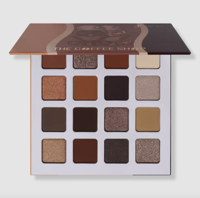 MAC ~ C'est Chic' Matte Eyeshadow Palette