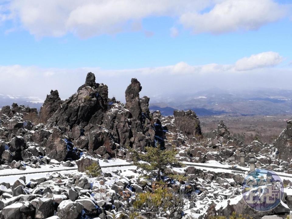 各式奇形怪狀的火山石，彷若大自然的藝術殿堂。