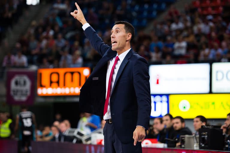 Pablo Prigioni, en su rol de entrenador; el cordobés debuta al frente del seleccionado en la Americup