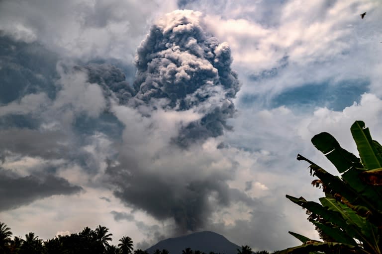 Im Osten Indonesiens ist der Vulkan Ibu ausgebrochen und hat eine sieben Kilometer hohe Aschewolke in den Himmel ausgestoßen. (-)