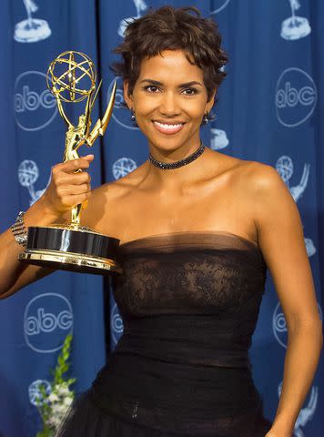 <p>Bob Riha, Jr./Getty</p> Halle Berry in 2000