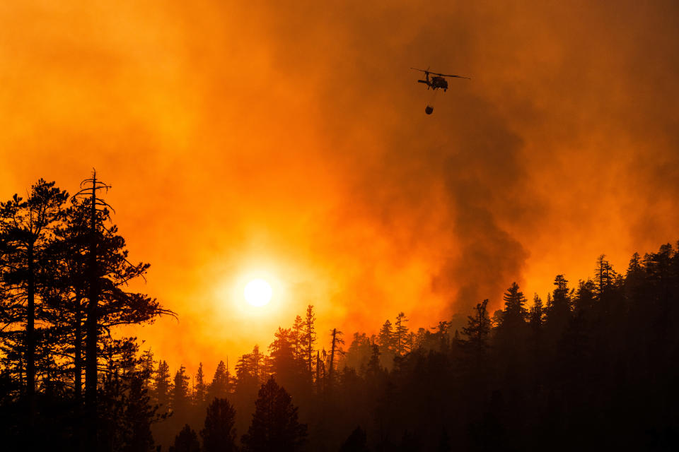 Los vientos más suaves han ayudado a los equipos de bomberos a controlar mejor el incendio Caldor en la zona del lago Tahoe. (Max Whittaker/The New York Times)