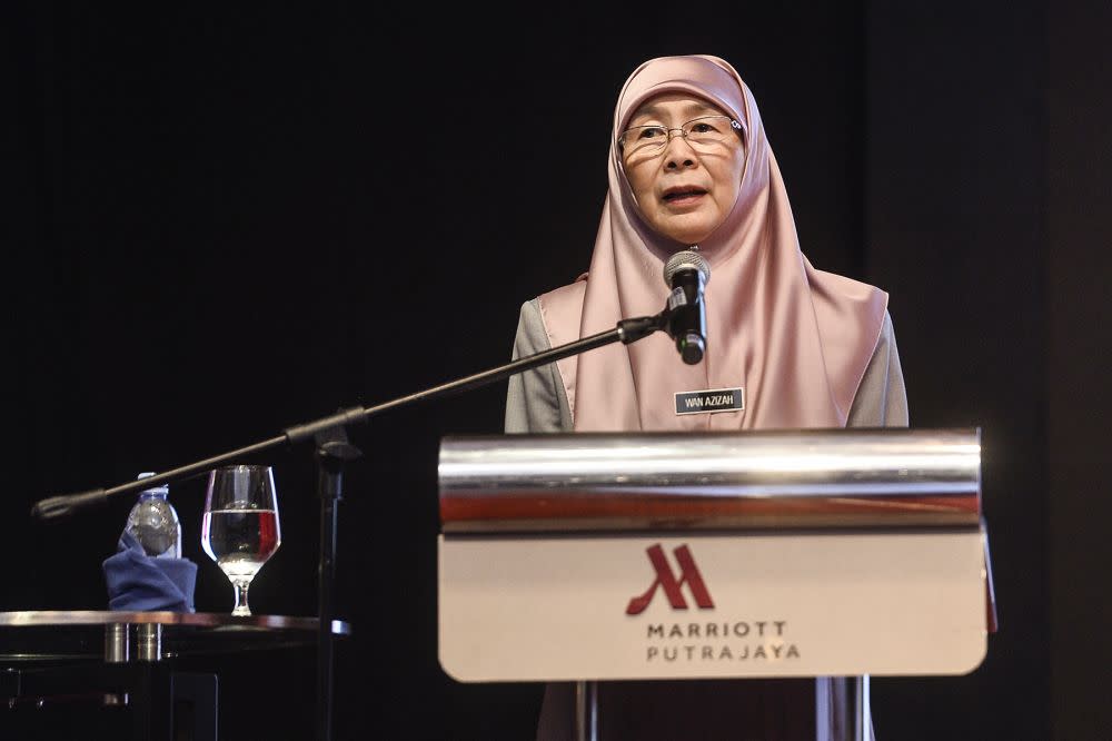 Deputy Prime Minister, Datuk Seri Wan Azizah Wan Ismail speaks at WowComm 2019 in Putrajaya December 5, 2019. — Picture by Miera Zulyana