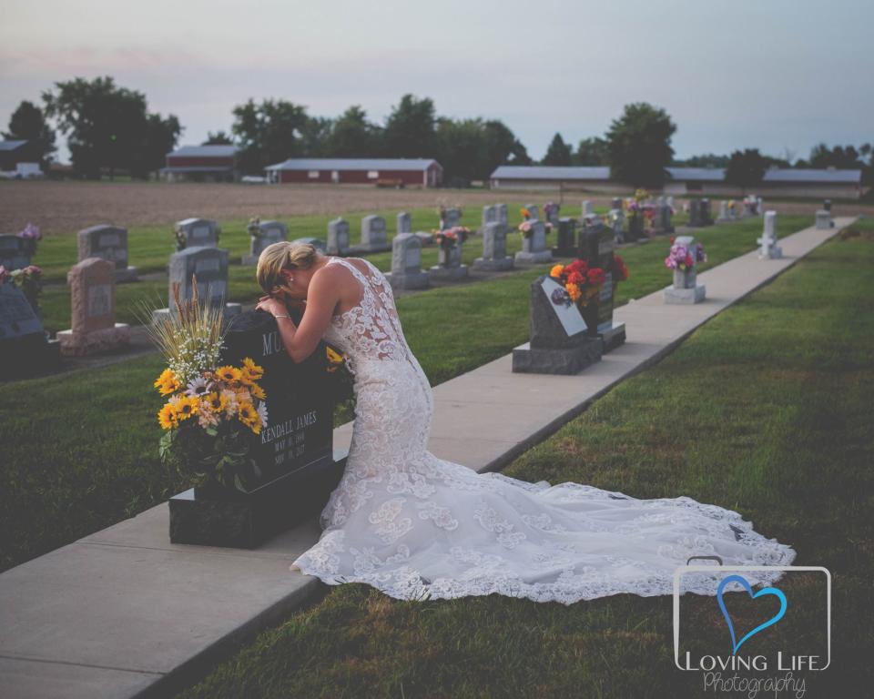 Jessica Padgett kneels in front of her husband’s headstone on what was meant to be their wedding day. Source: Supplied/ Mandi Knepp/ Loving Life Photography