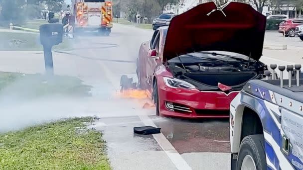 PHOTO:  Officials in Florida said they have dealt with a string of electric vehicle fires that were caused by Hurricane Ian flooding. (ABC News)