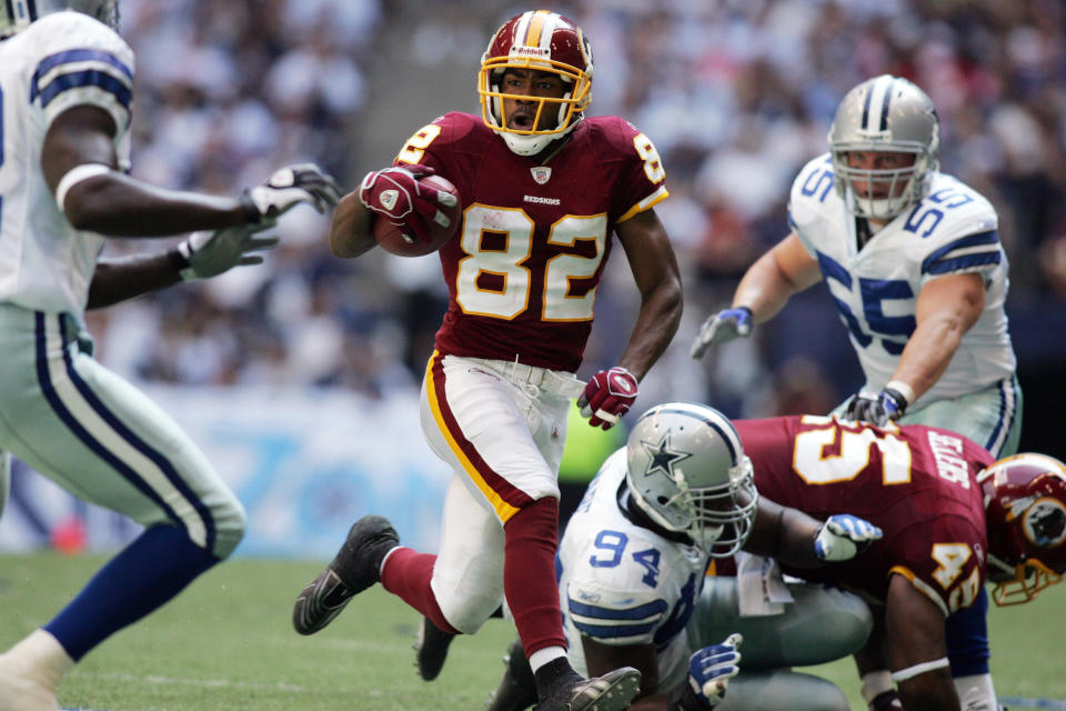 Washington Redskins wide receiver Antwaan Randle El (82) runs after the catch against the <a class="link " href="https://sports.yahoo.com/nfl/teams/dallas/" data-i13n="sec:content-canvas;subsec:anchor_text;elm:context_link" data-ylk="slk:Dallas Cowboys;sec:content-canvas;subsec:anchor_text;elm:context_link;itc:0">Dallas Cowboys</a> at Texas Stadium. Mandatory Credit: Tim Heitman-USA TODAY Sports