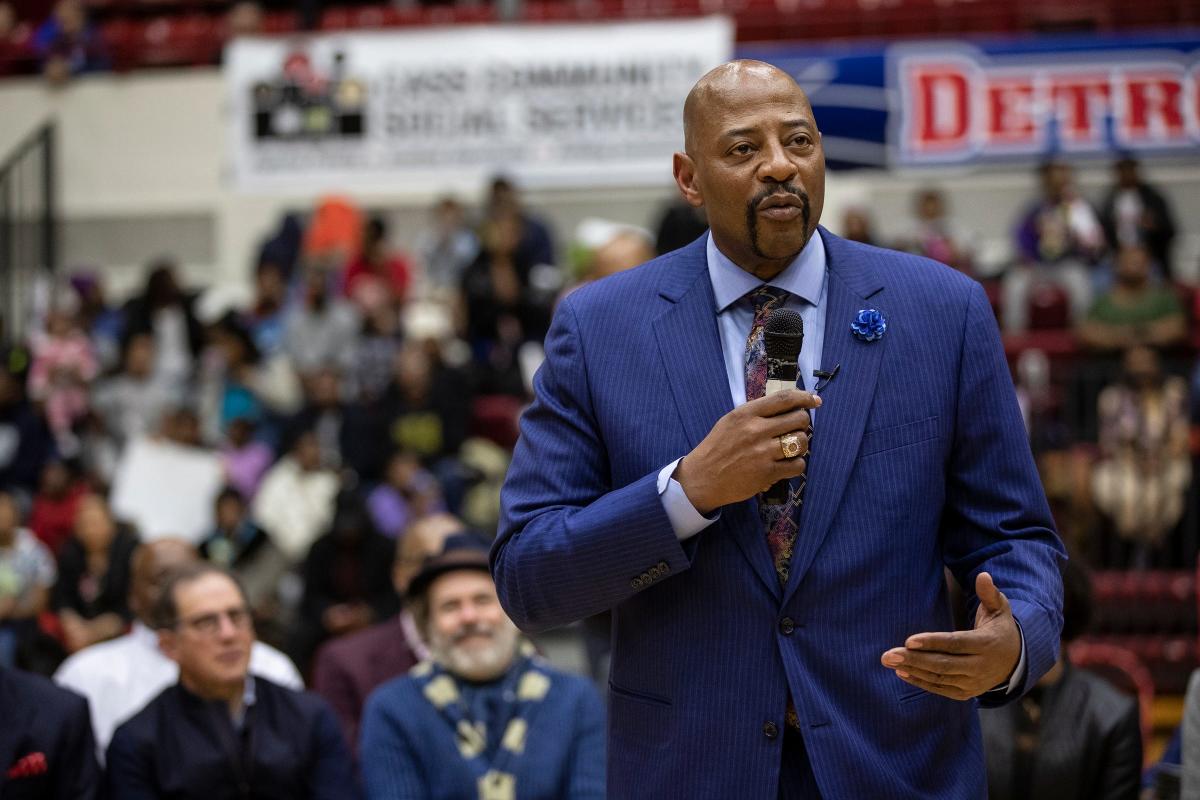 Earl Cureton, beloved Detroit basketball legend, dies suddenly at 66 -  Yahoo Sports