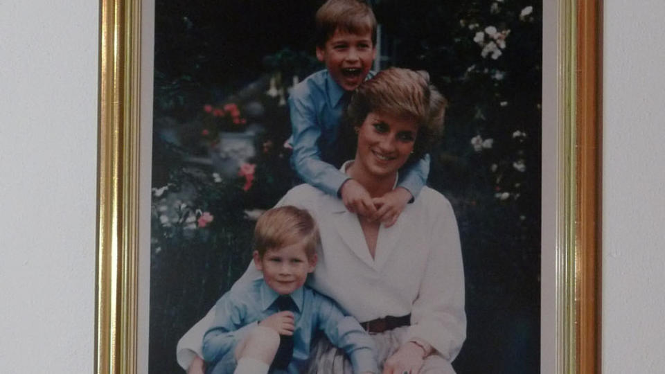 Handsigniertes Erinnerungsfoto von Lady Diana mit William und Harry