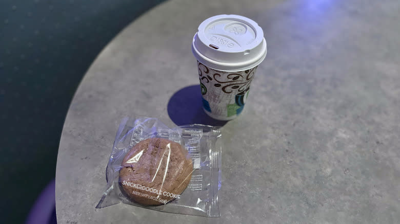 Snickerdoodle cookie and cocoa