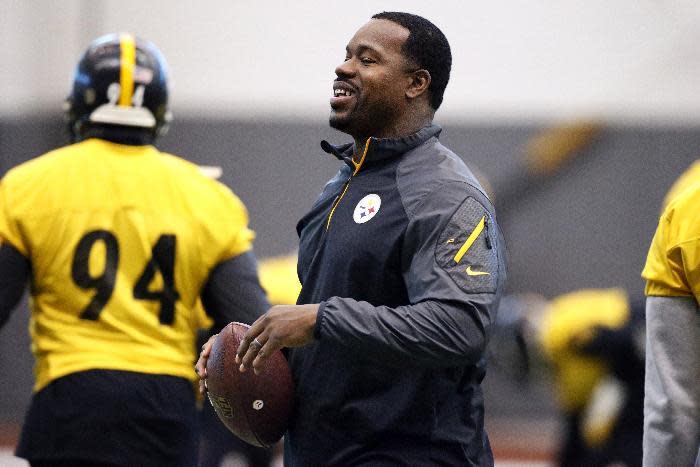 CORRECTS THAT THE ALTERCATION WAS OUTSIDE A PITTSBURGH BAR, NOT A MIAMI BAR AS ORIGINALLY SENT - FILE- In this Jan. 13, 2016, file photo, Pittsburgh Steelers assistant coach Joey Porter runs a drill during the NFL football teams' practice in Pittsburgh. Porter is back with the team in time for Sunday's playoff game in Kansas City after several charges were dropped following an altercation outside a Pittsburgh bar last weekend. (AP Photo/Gene J. Puskar, File)