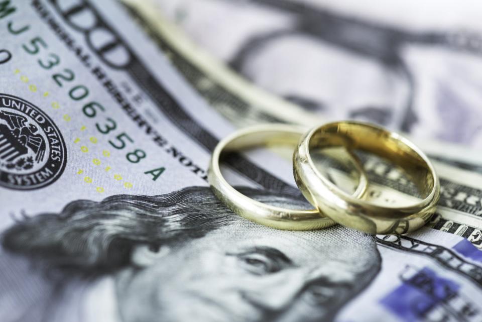 Despite the popular guidance, marriage can be an economic risk for single parents with unstable partners. <a href="https://www.gettyimages.com/detail/photo/divorce-process-royalty-free-image/1329914655" rel="nofollow noopener" target="_blank" data-ylk="slk:simarik/iStock/Getty Images Plus;elm:context_link;itc:0;sec:content-canvas" class="link ">simarik/iStock/Getty Images Plus</a>