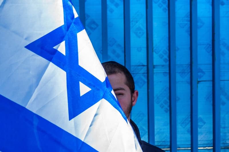 An Israeli Right-wing activist takes part in a protest as he and others block the entrance to the United Nations Relief and Works Agency for Palestine Refugees (UNRWA) office. Ilia Yefimovich/dpa