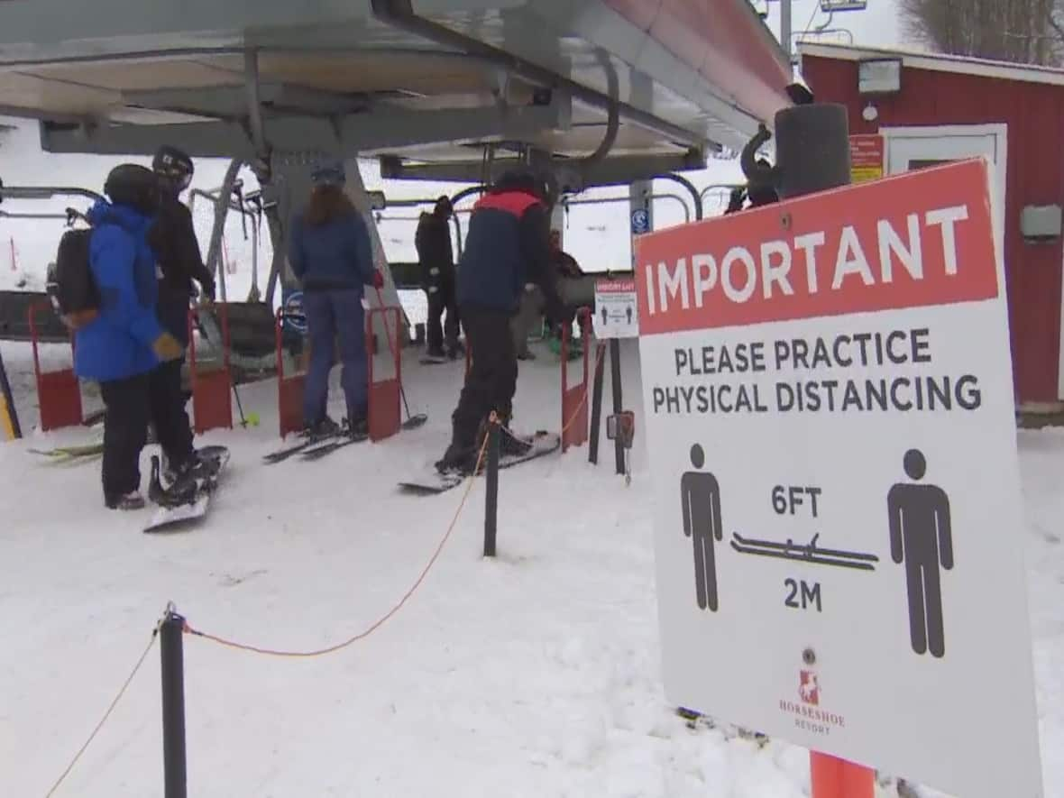 A sign reminds skiers that physical distancing measures are in effect in all areas, indoors and outdoors, at Horseshoe Resort in Barrie, Ont. (CBC - image credit)