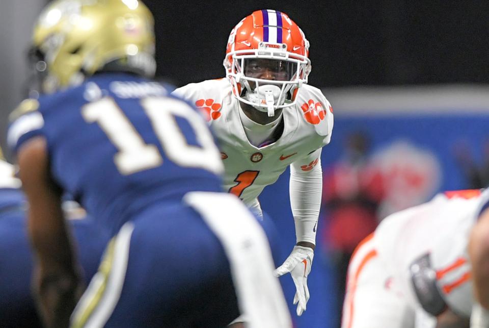 Former LBJ star Andrew Mukuba has started 31 games at Clemson. The top-rated safety in the transfer portal announced Monday that he's transferring to Texas.