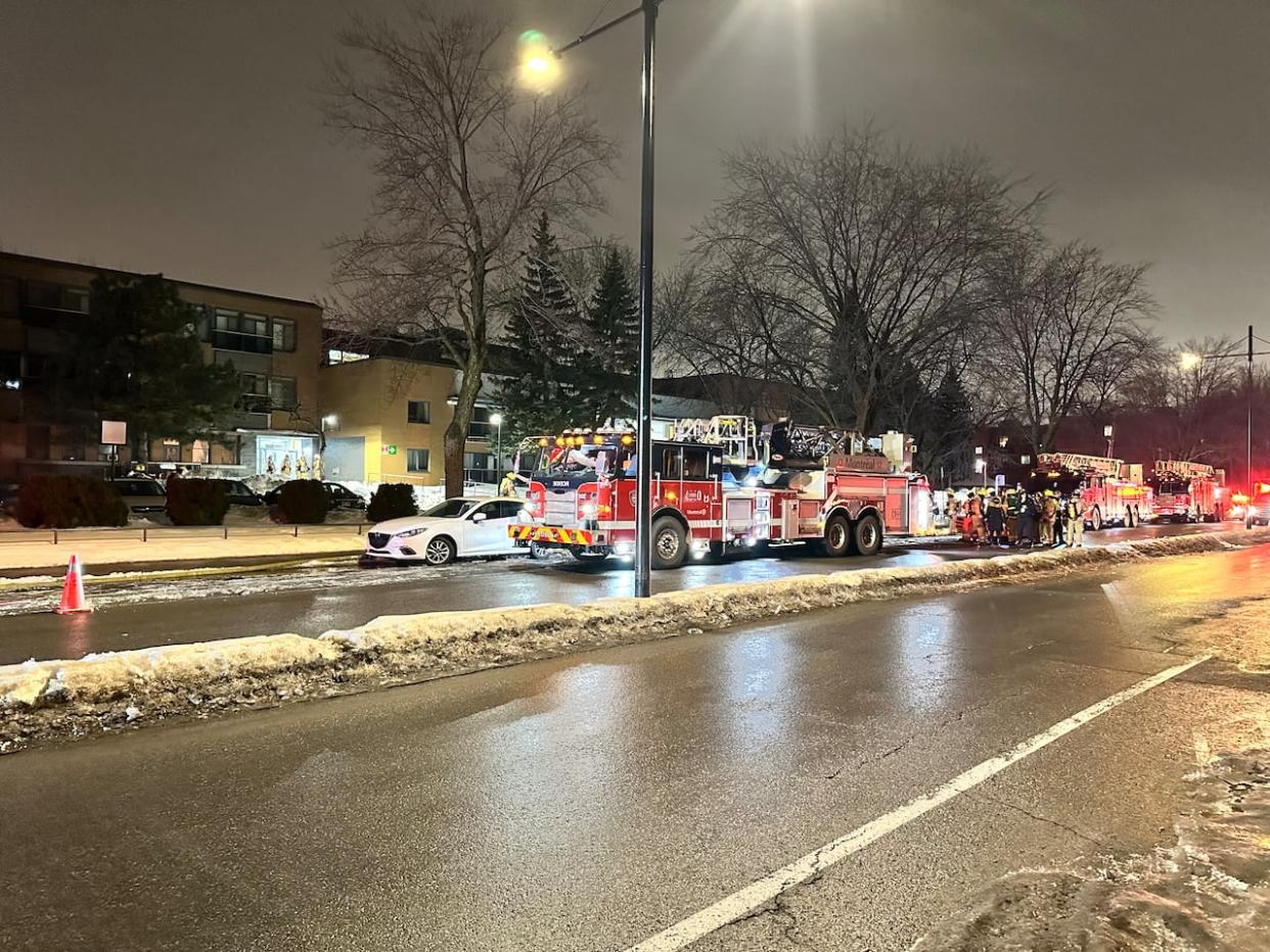 Firefighters rushed to the scene of a fire in Pointe-aux-Trembles early Friday morning. (Mathieu Wagner/Radio-Canada - image credit)
