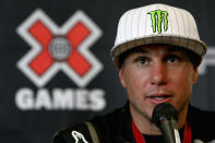 <p><b>Dave Mirra</b> - La légende du BMX vainqueur de 14 médailles d'or lors des X Games, Dave Mirra, est décédé dans la nuit du 4 au 5 février 2016, à l'âge de 41 ans. Le sportif américain est mort d'une blessure par balle à la tête, à Greenville (Caroline du Nord). L'hypothèse du suicide est privilégiée. Il avait une femme et deux enfants.<br><b>Ce contenu peut également vous intéresser : <a rel="nofollow" href="https://fr.news.yahoo.com/photos/ils-nous-ont-quittes-en-2015-1420472594-slideshow/" data-ylk="slk:Ils nous ont quittés en 2015;elm:context_link;itc:0;sec:content-canvas;outcm:mb_qualified_link;_E:mb_qualified_link;ct:story;" class="link  yahoo-link">Ils nous ont quittés en 2015</a>. </b></p>