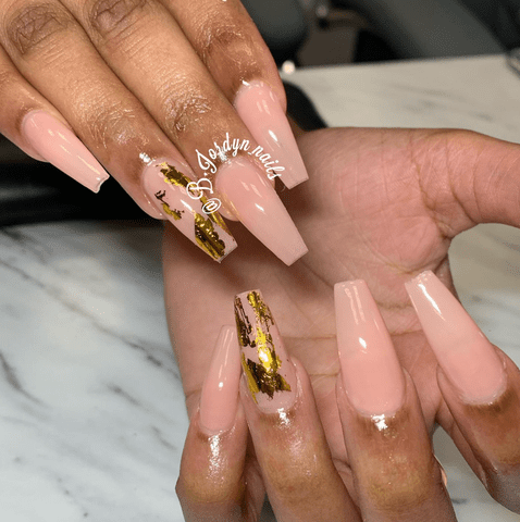 <p><a href="https://www.instagram.com/p/CCcac6qFU8-/" data-component="link" data-source="inlineLink" data-type="externalLink" data-ordinal="1">@b.jordyn_nails</a></p>