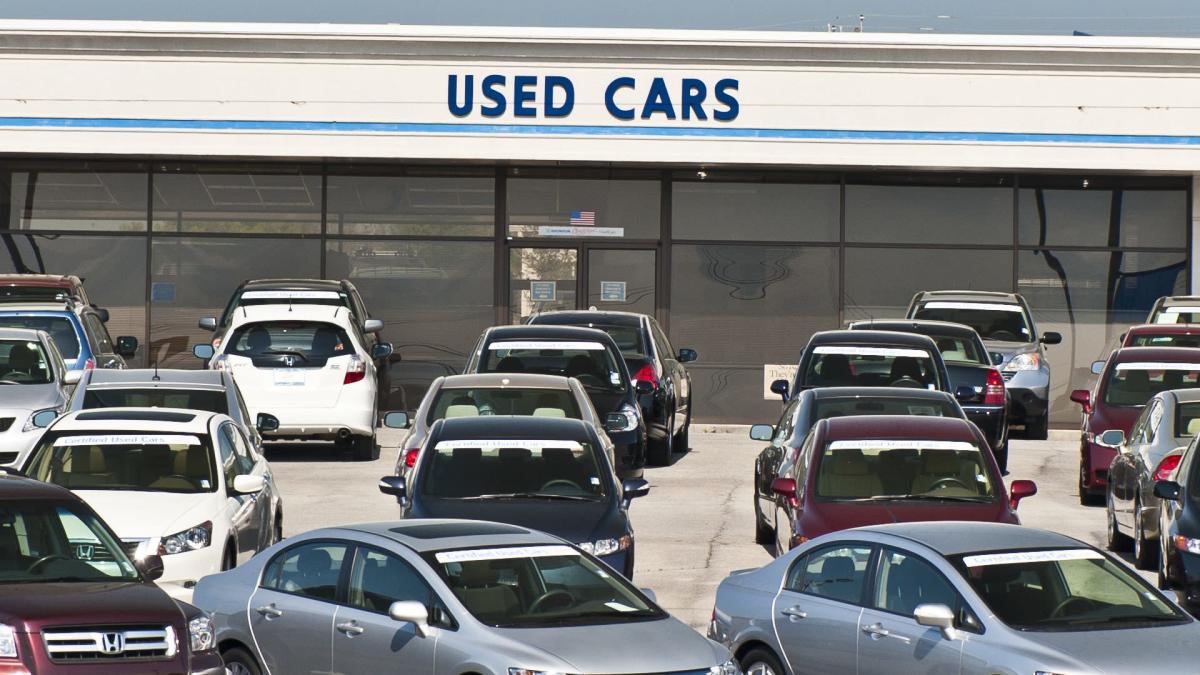 Is It Smart To Buy a Used Car During Spring 2022? Here’s What Experts Say