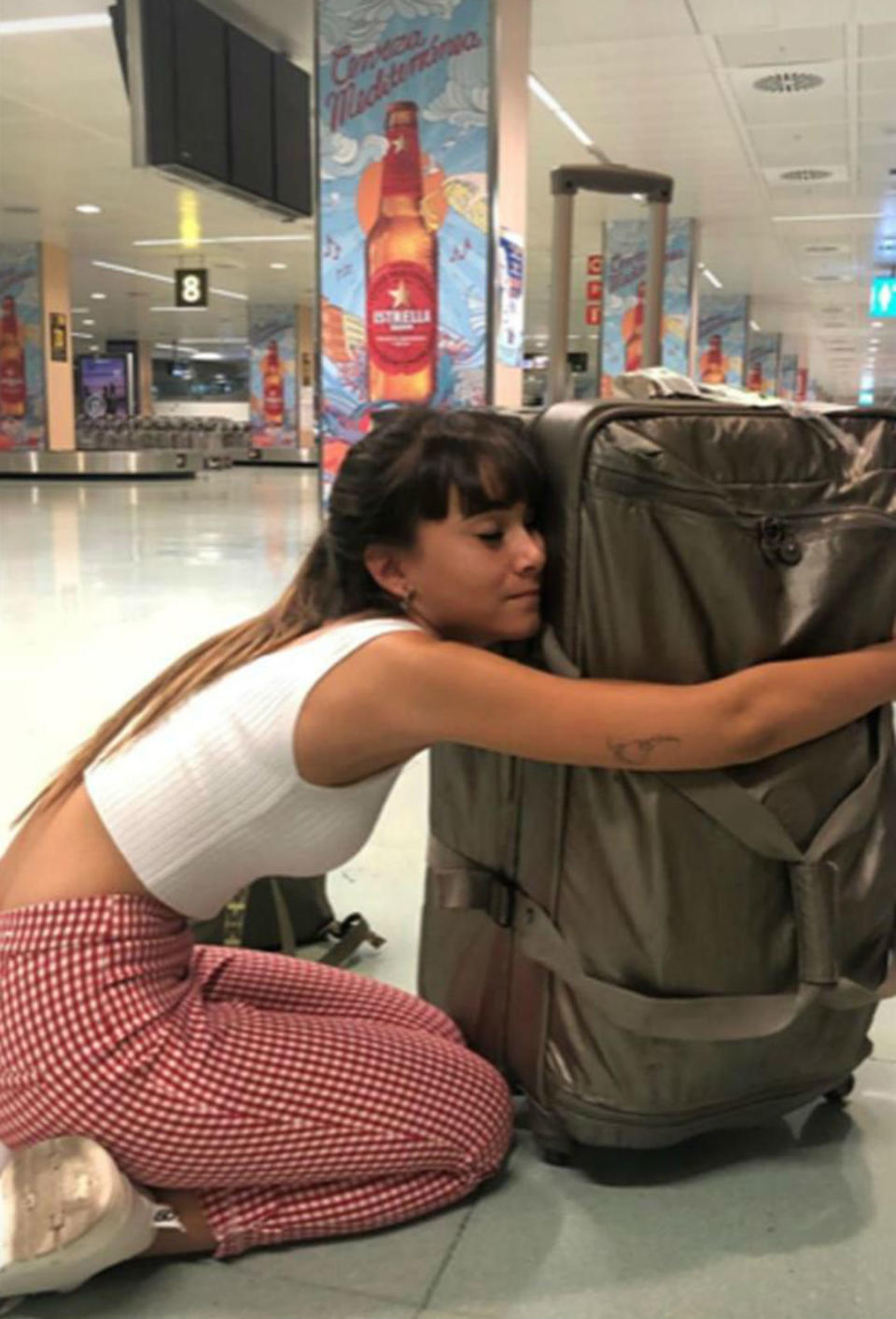 <p>Sus vacaciones no empezaron tampoco nada bien, ya que al aterrizar no encontraba su maleta en el aeropuerto. Aitana se quejó en las redes sociales y horas después compartía unas imágenes en Instagram Stories en las que mostraba que la pudo recuperar. (Foto: Instagram / <a rel="nofollow noopener" href="http://www.instagram.com/aitana_ot2017/?hl=es" target="_blank" data-ylk="slk:@aitana_ot2017;elm:context_link;itc:0;sec:content-canvas" class="link ">@aitana_ot2017</a>). </p>