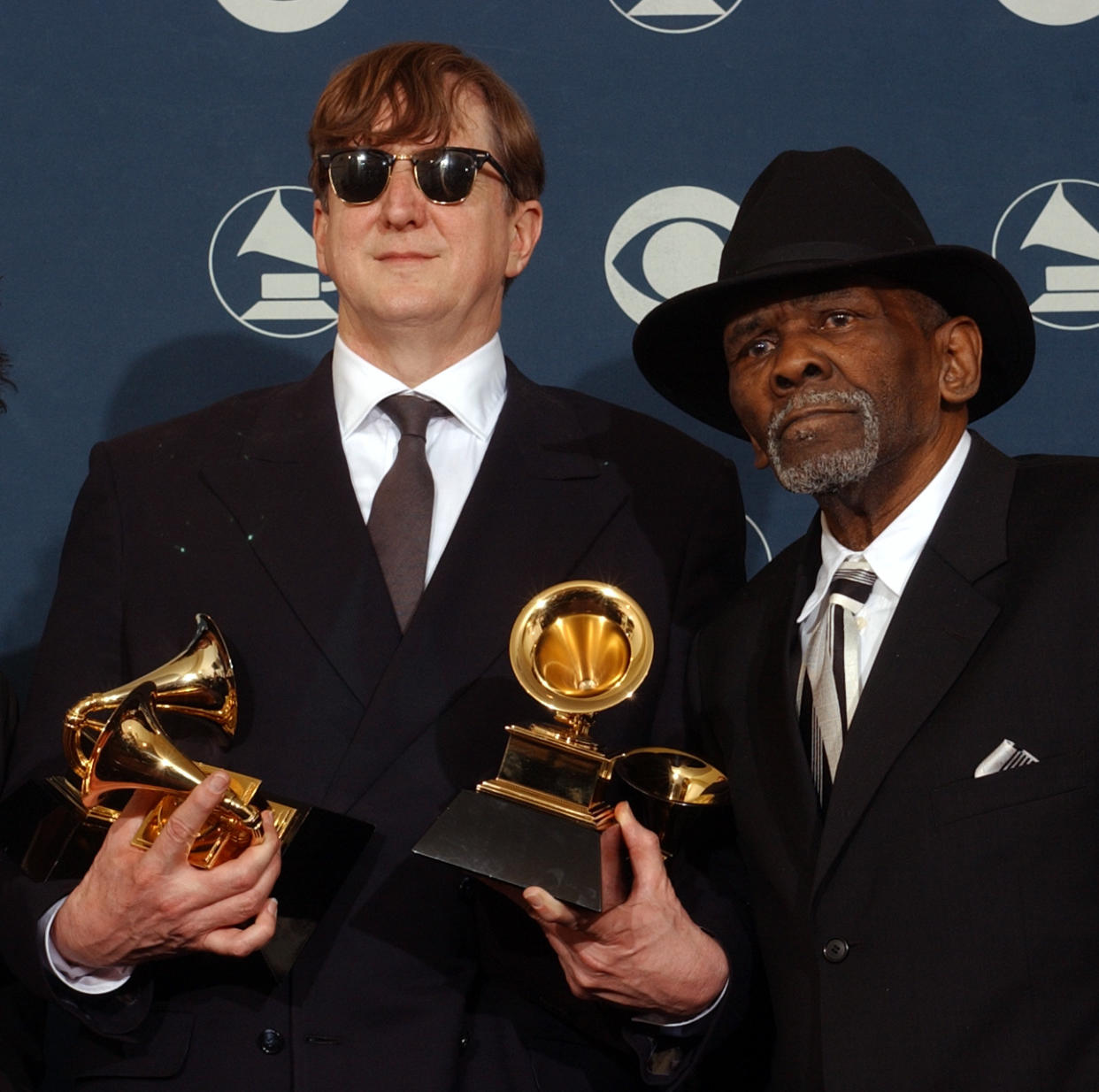 T Bone Burnett, left, and James Carter, right, backstage after the movie soundtrack "O Brother, Where Art Thou" won Album of the Year at  Grammy Awards. . (Photo: Richard Hartog/Los Angeles Times via Getty Images)