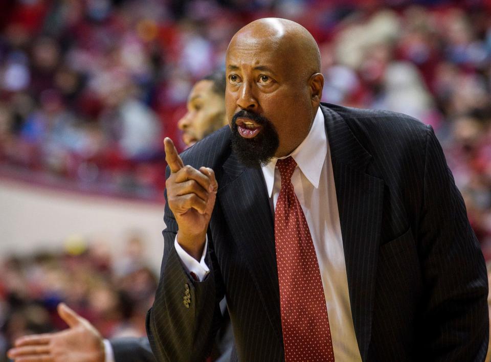 Indiana head coach Mike Woodson talks to Jordan Geronimo (22) during the second half of the Indiana versus Penn State men's basketball game at Simon Skjodt Assembly Hall.