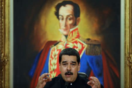 Venezuela's President Nicolas Maduro talks to the media during a news conference at Miraflores Palace in Caracas, Venezuela October 17, 2017. REUTERS/Carlos Garcia Rawlins