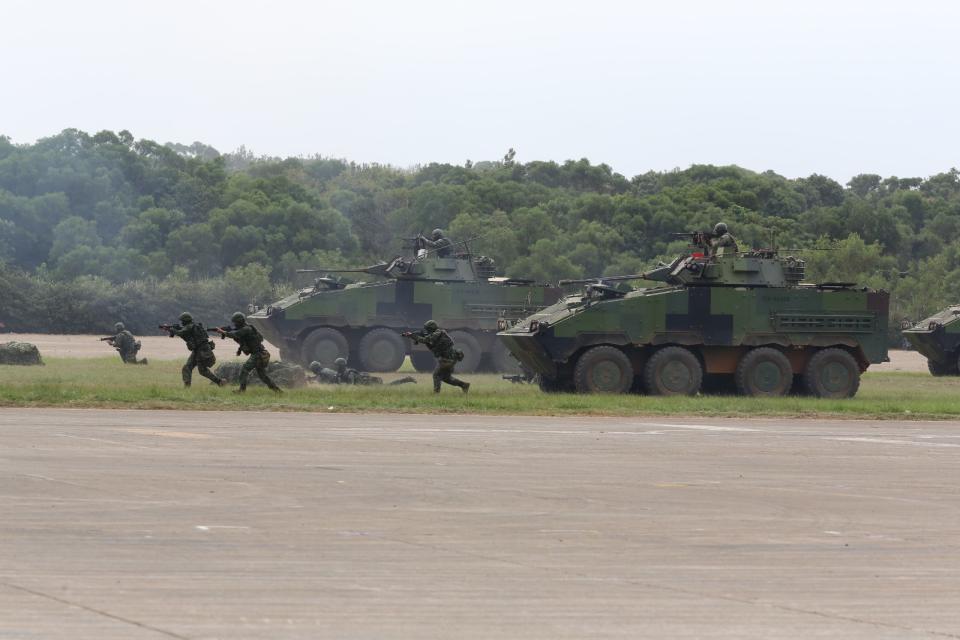 陸軍改制為司令部後首任司令胡鎮埔上將曾宣示陸軍「特戰化」與「聯戰化」（聯合作戰）。圖為陸軍湖口基地2023.9.21營區開放全兵力預演，展示地空整體作戰演練等項目。郭宏章攝