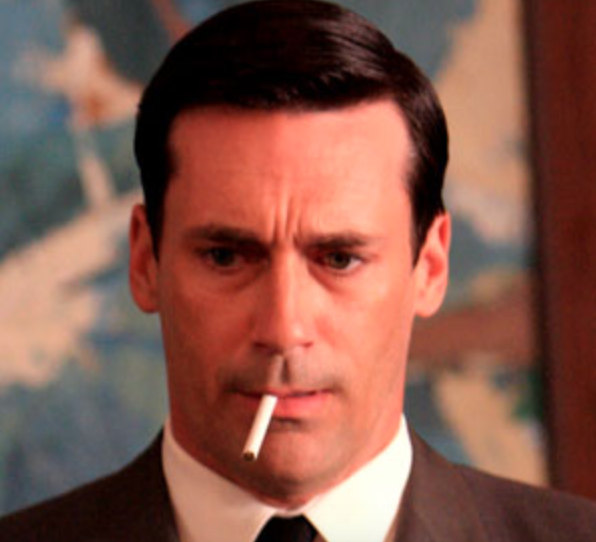 O bonitão Jon Hamm, que não largava do cigarro durante as filmagens do seriado Mad Men, contou à revista 'People’ que o vício era só de seu personagem. “Parei de fumar na vida real aos 24 anos. Pode até parecer glamuroso no cinema, mas não é nada glamuroso acordar com alguém fedendo como um isqueiro”, conta ele, que em 2003 fez uma retirada de um tumor na garganta. (Foto: Reprodução)