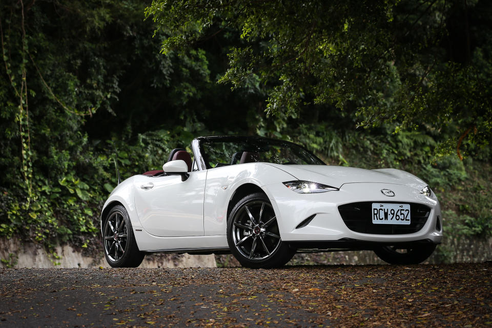 Mazda MX-5 100 週年紀念車售價新台幣 139 萬元，比常規車型多出 5 萬元。