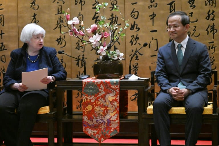 La secretaria estadounidense del Tesoro, Janet Yellen, se reúne con el alcalde de Pekín, Yin Yong, el 7 de abril de 2024 (Pedro Pardo)