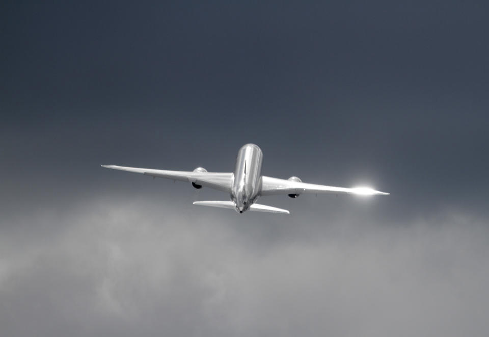 A Qatar Airways Boeing 787 Dreamliner flies during a display on the third day of the Farnborough International Airshow, in Farnborough, England, Wednesday, July 11, 2012. (AP Photo/Lefteris Pitarakis)