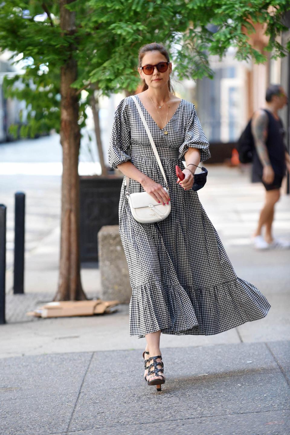<h1 class="title">Katie Holmes Summer Chic in a kate spade new york Dress</h1><cite class="credit">Kate Spade/Photog: Joey Andrew.</cite>