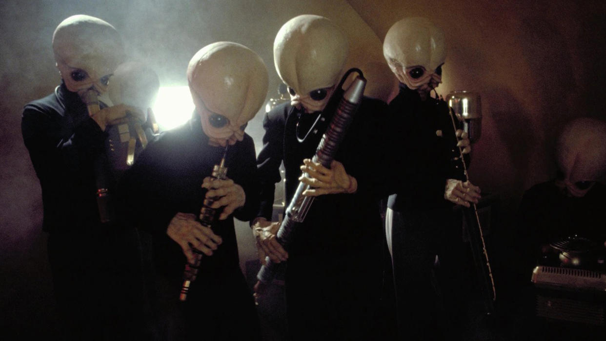  Bith playing music at Mos Eisley Cantina. 