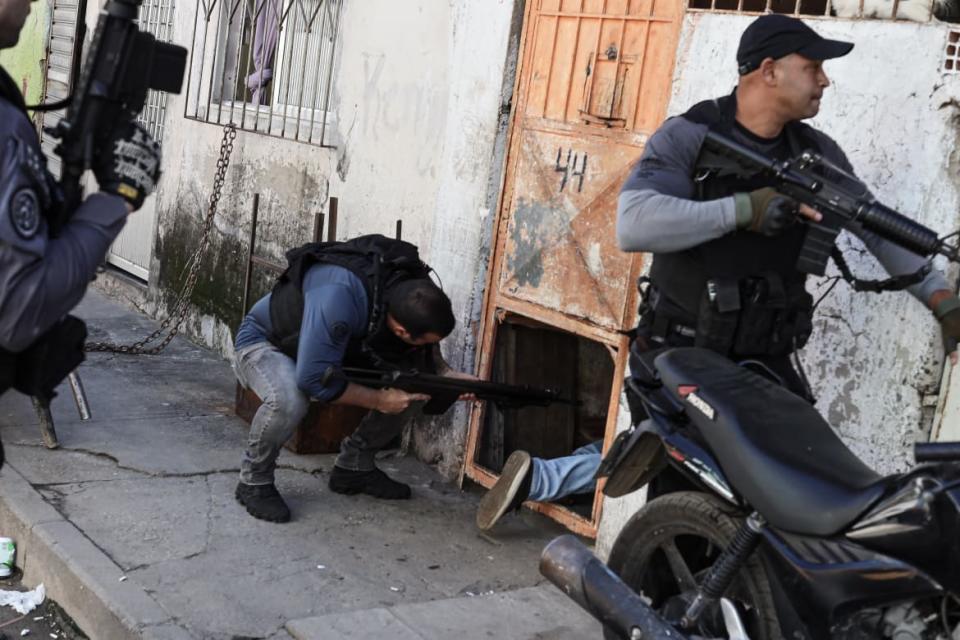 <div class="inline-image__caption"><p>A small unit of civil police is conducting an operation in a very dangerous favela of Northern Rio to catch a well-known drug dealer. Clashes soon errupted between various other police units and armed gang members.</p></div> <div class="inline-image__credit">Courtesy Jonathan Alpeyrie</div>