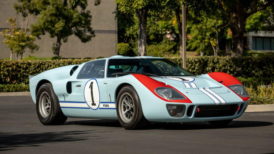 A replica of the Ford GT40 MKII with the 1966 Le Mans livery. 