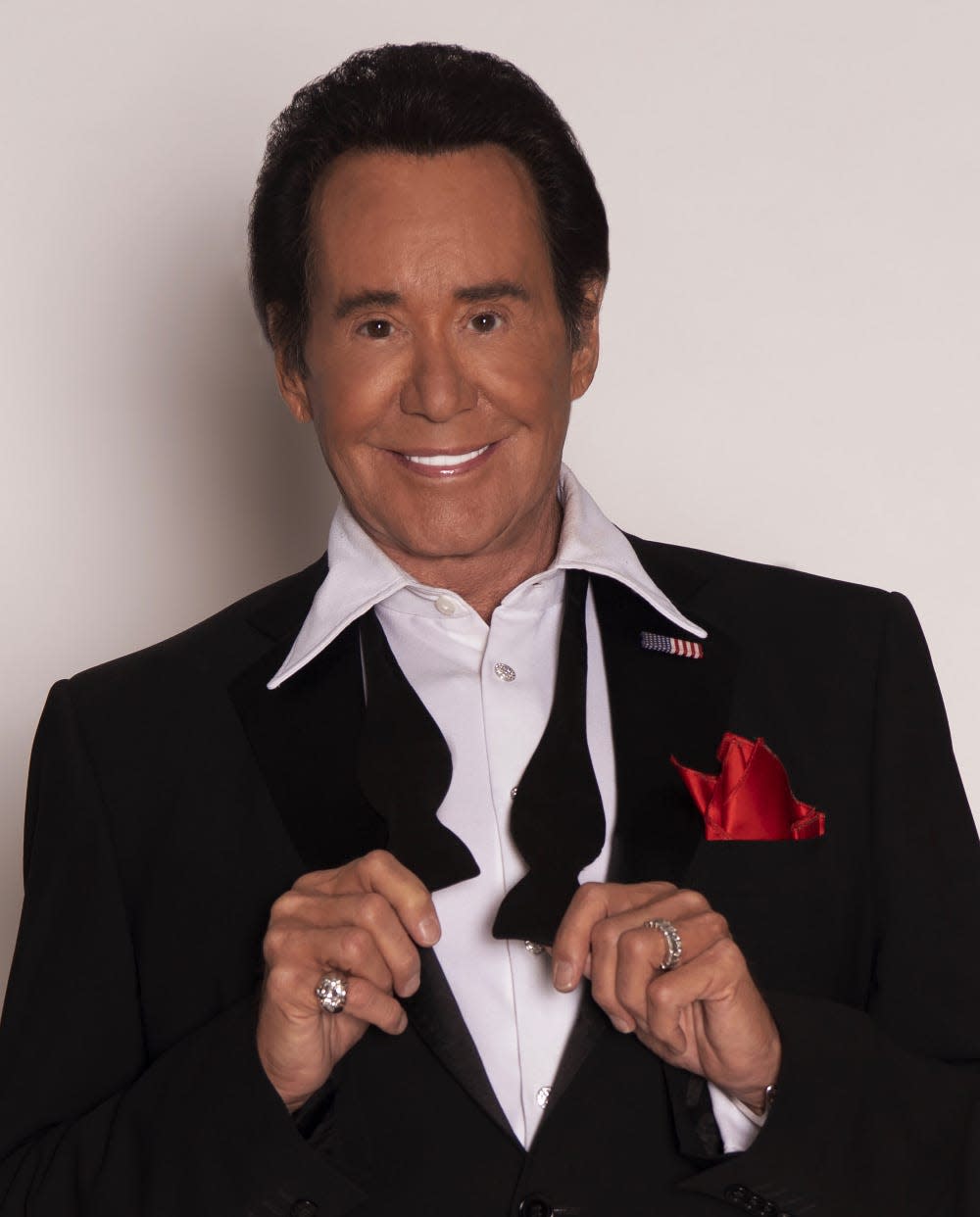 Wayne Newton is back on the road.