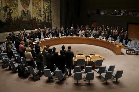 Members of the United Nations Security Council observe a moment of silence in honor of the victims of the attacks in Paris, before a meeting about the situation in the Middle East in the Manhattan borough of New York November 16, 2015. REUTERS/Carlo Allegri