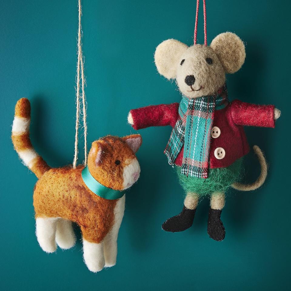 <p>This cat and mouse felt Christmas tree decoration is equally adorable.</p>