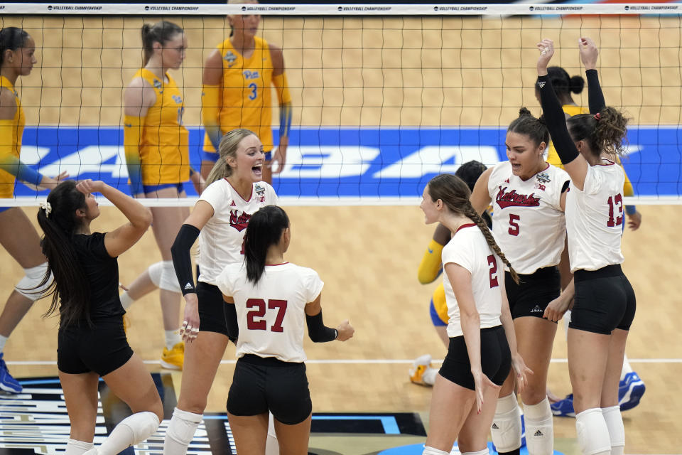 Murray, Allick lead Nebraska to a 3set sweep over Pittsburgh in the