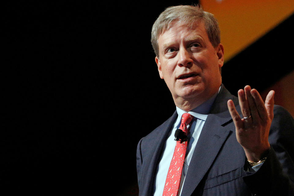 Stanley Druckenmiller, Chairman and CEO of Duquesne Family Office LLC., speaks at the Sohn Investment Conference in New York City, U.S. May 4, 2016. REUTERS/Brendan McDermid