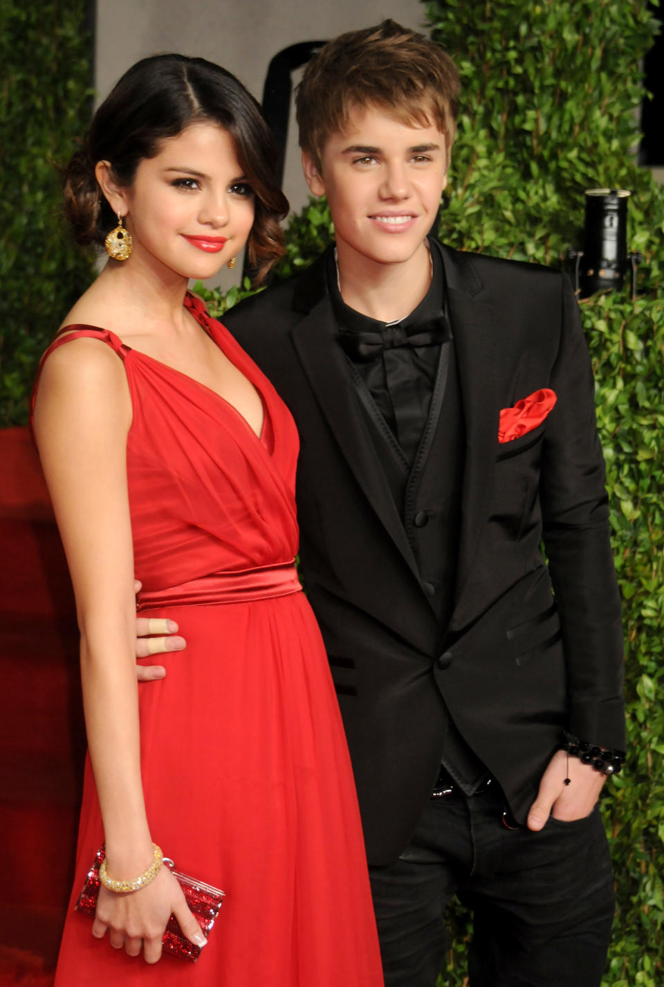 closeup of justin with his arm around selena