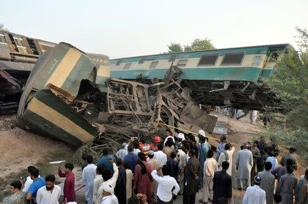 Locals look at the wreckage after two trains collided near Multan, Pakistan September 15, 2016. REUTERS/Khalid Chaudry