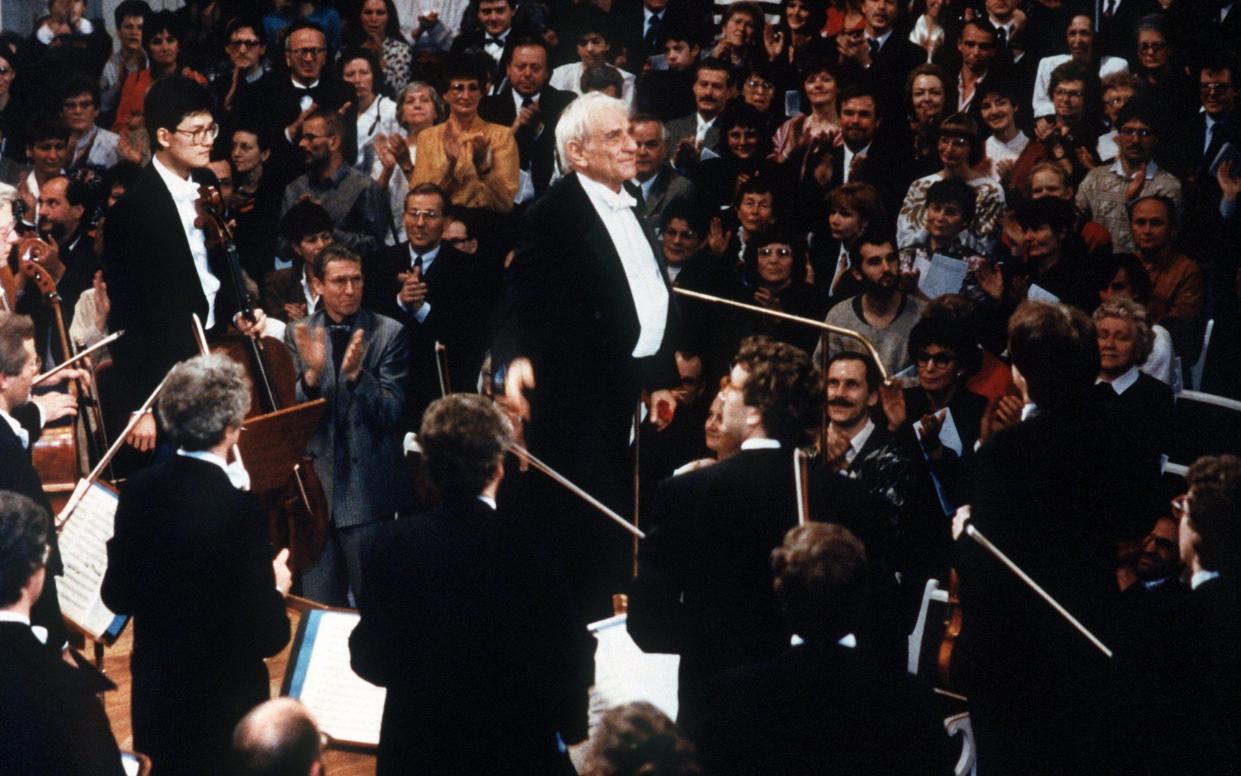 Leonard Bernstein marks the fall of the Berlin Wall in 1989 with a recital of the Ninth