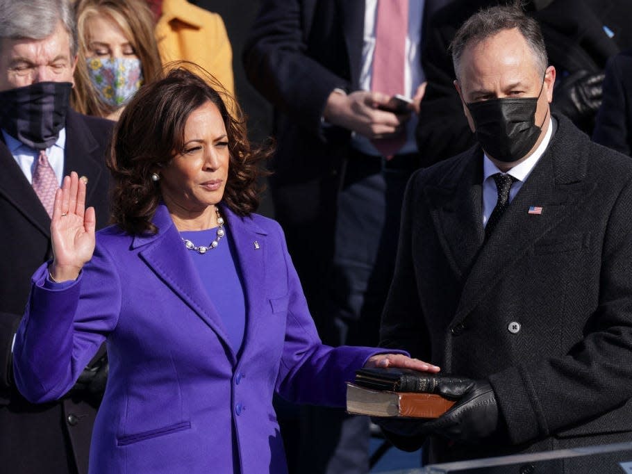 kamala harris swearing in