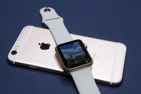 A new Apple iPhone 6S and Apple Watch in the new matching rose gold color are displayed during an Apple media event in San Francisco, California, September 9, 2015. REUTERS/Beck Diefenbach