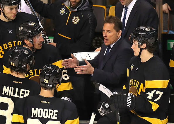 BOSTON – MARCH 4: Bruins coach Bruce Cassidy has a talk with his players with 0.9 sec left in the third period with the Bruins up 3-2. The Boston Bruins host the New Jersey Devils at TD Garden in Boston on Feb. 4, 2017. (Photo by John Tlumacki/The Boston Globe via Getty Images)