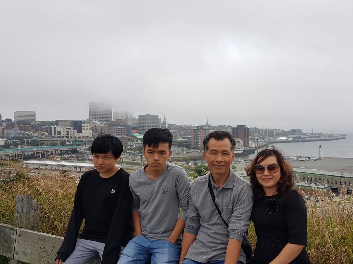 Chi 'John' Thien Tran, second from left, with his younger brother, Chi Nhan Tran Thao, father Thao Tran, and mother, Thu Tran. (Submitted by Thao Tran - image credit)