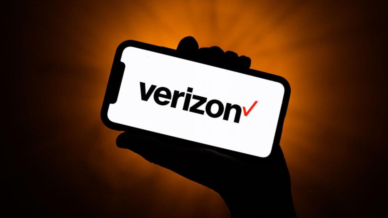  Verizon logo shown on iPhone 