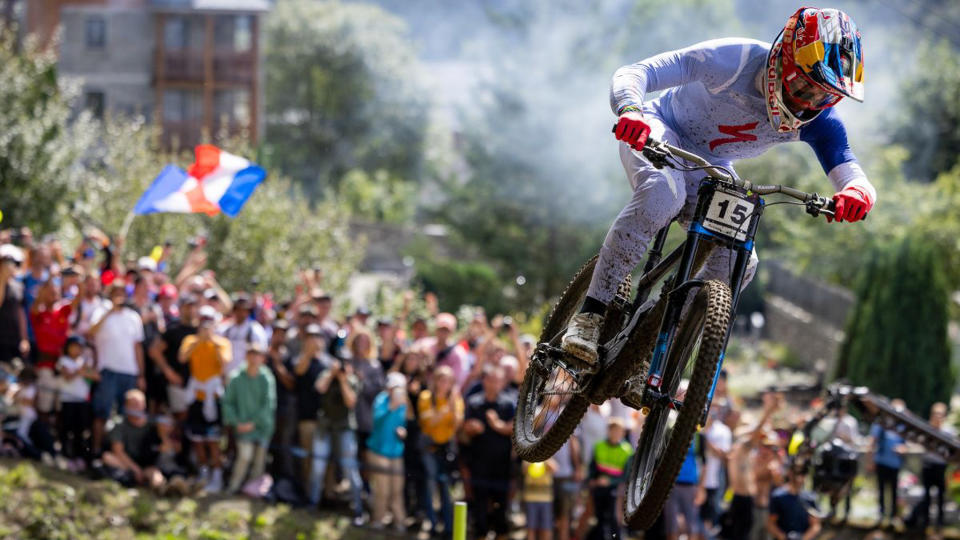  Downhill MTB rider in action. 